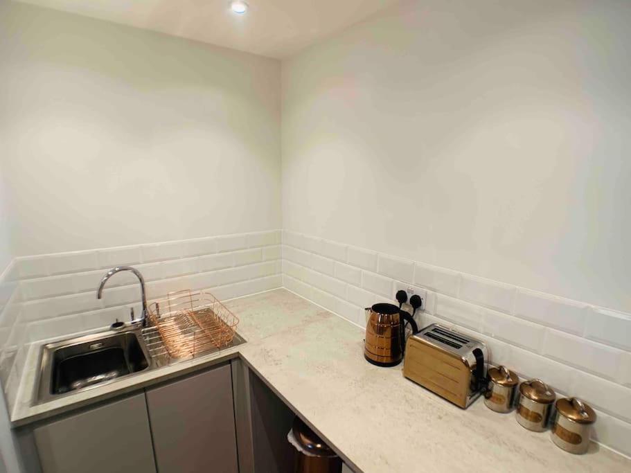 Appartamento Lovely Central Bournemouth Flat 10 Minute To Beach Esterno foto